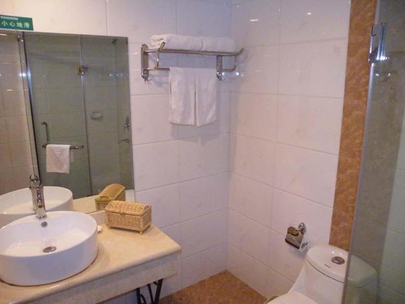 Greentree Inn Guiyang Penshuichi Business Hotel Room photo